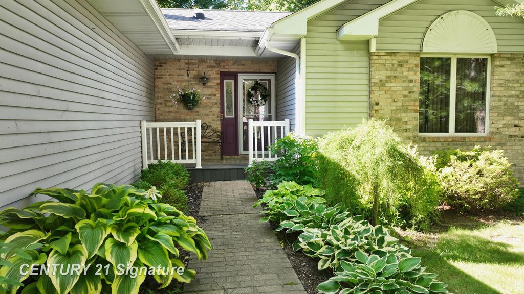 217 Dutch Mill Drive, Flushing, MI 48433