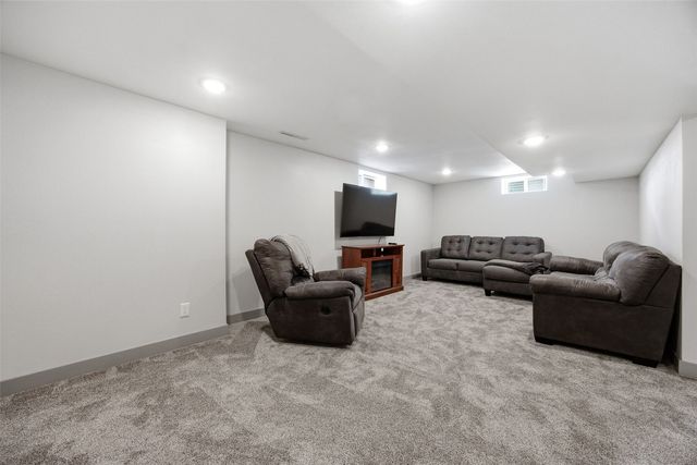 2739 Franklin Avenue NE, Cedar Rapids, IA 52402