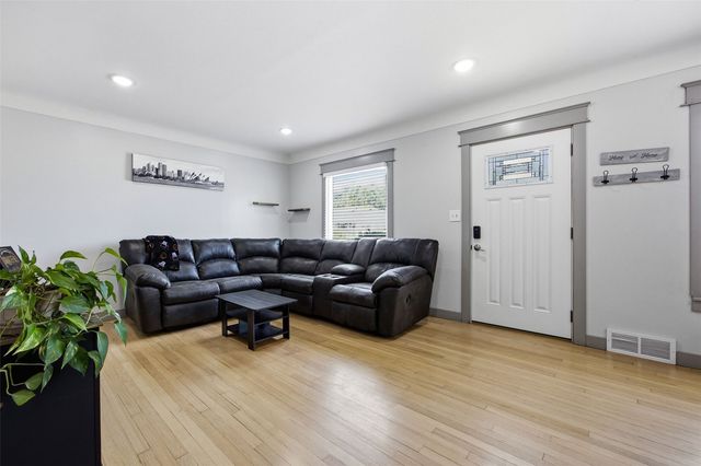 2739 Franklin Avenue NE, Cedar Rapids, IA 52402
