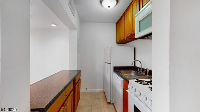 450 River Road C, Nutley Twp., NJ 07110