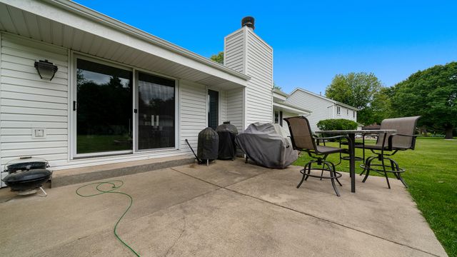 5918 Sandringham Lane, Rockford, IL 61107
