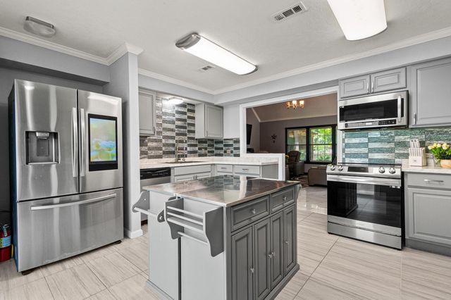 20 Clearview Street, Point Blank, TX 77364