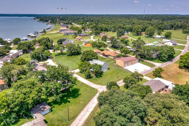 20 Clearview Street, Point Blank, TX 77364
