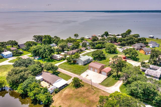 20 Clearview Street, Point Blank, TX 77364