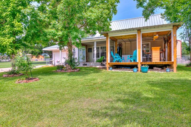 20 Clearview Street, Point Blank, TX 77364