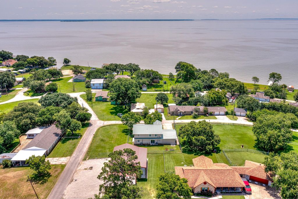 20 Clearview Street, Point Blank, TX 77364