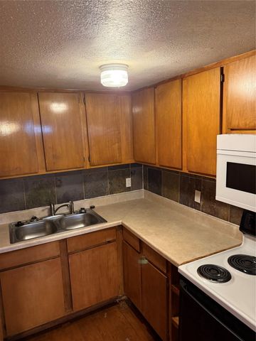 1705 Chris Craft Drive 10, Grapevine, TX 76051