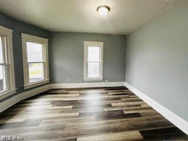 241 5th Street NW, Barberton, OH 44203