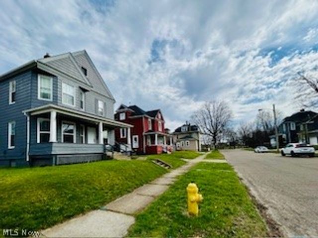 241 5th Street NW, Barberton, OH 44203