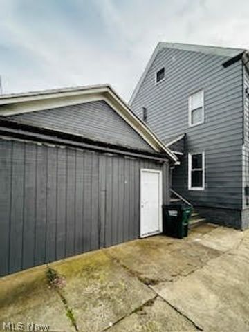 241 5th Street NW, Barberton, OH 44203