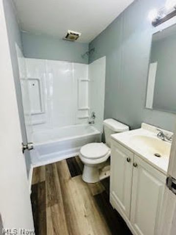 241 5th Street NW, Barberton, OH 44203