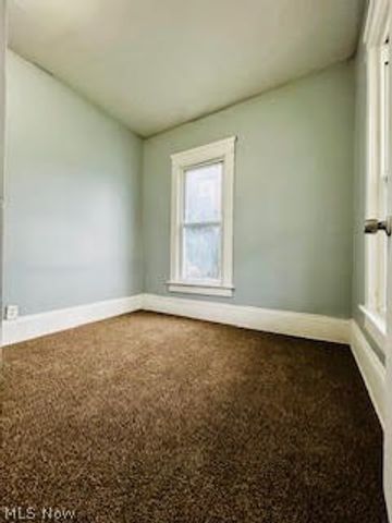 241 5th Street NW, Barberton, OH 44203