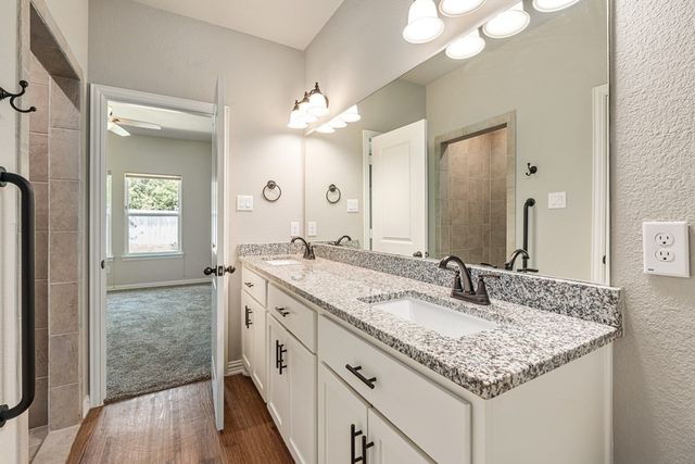 218 Skiff Drive, Gun Barrel City, TX 75156