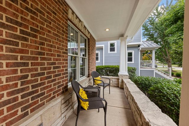 133 N Clinton Avenue, Elmhurst, IL 60126