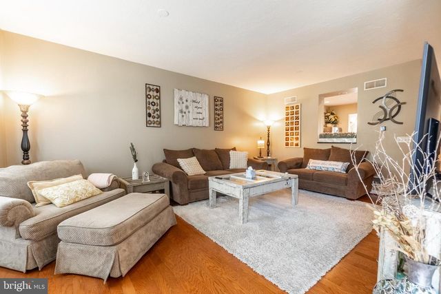 61 SARA LN, Hanover, PA 17331