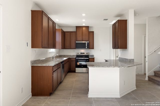 822 BIFURCATE BND, San Antonio, TX 78221
