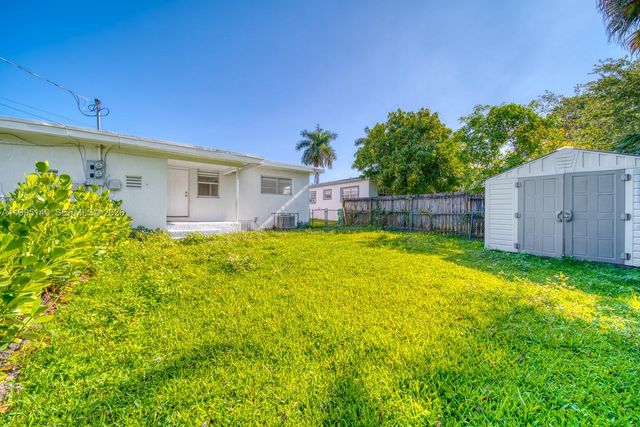 1340 NW 102nd St, Miami, FL 33147
