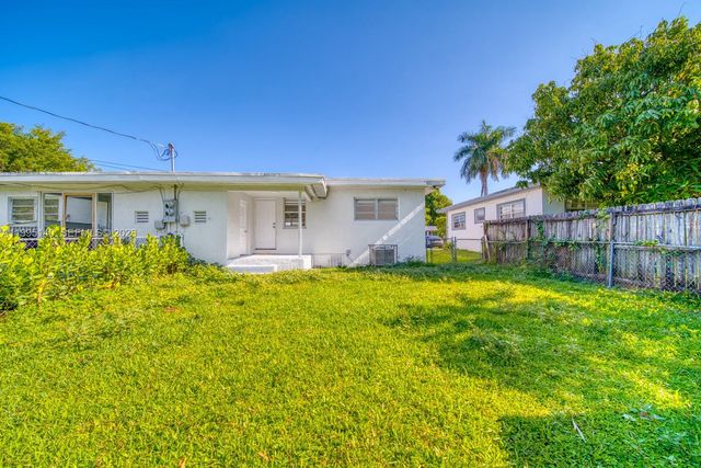 1340 NW 102nd St, Miami, FL 33147