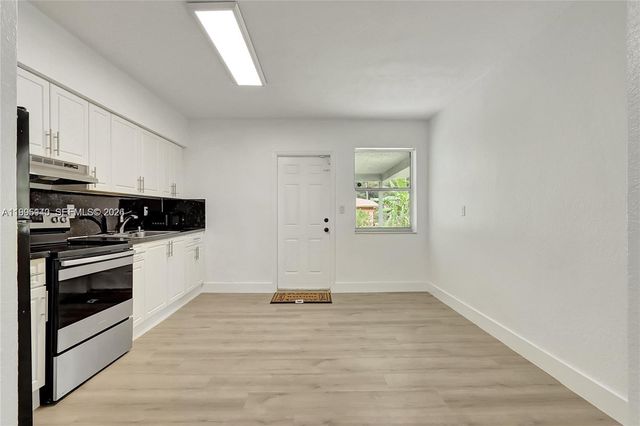 1340 NW 102nd St, Miami, FL 33147