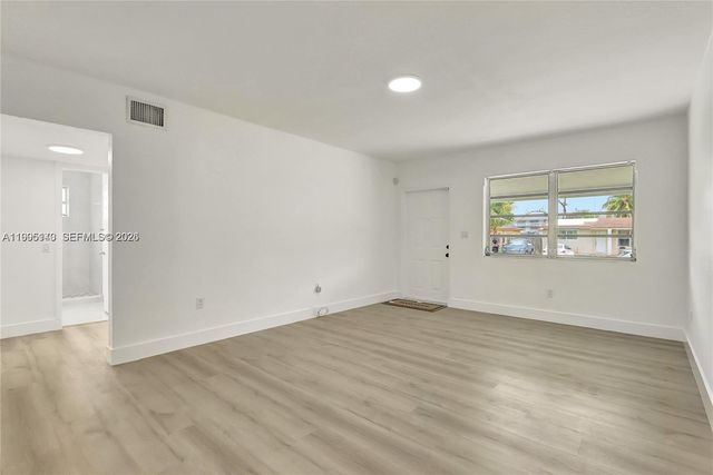 1340 NW 102nd St, Miami, FL 33147