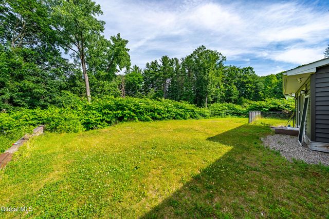 22 Pinewood Road, Guilderland, NY 12084
