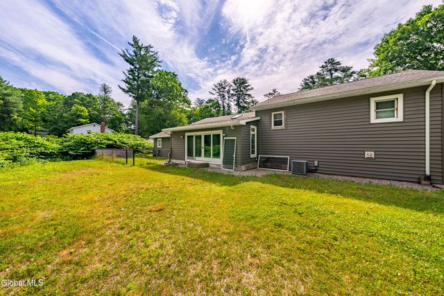 22 Pinewood Road, Guilderland, NY 12084