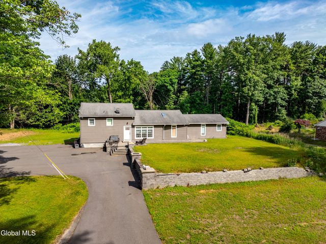 22 Pinewood Road, Guilderland, NY 12084