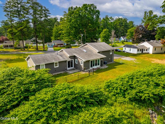 22 Pinewood Road, Guilderland, NY 12084