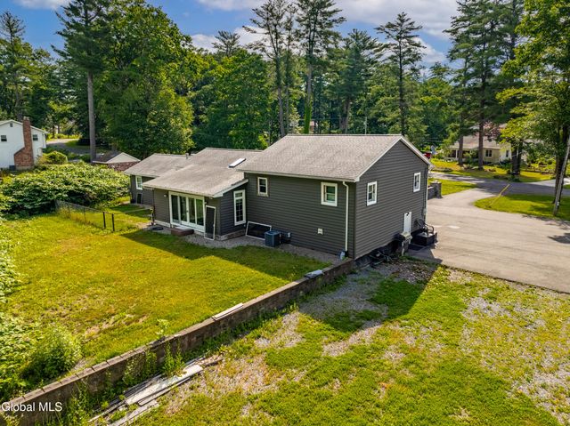 22 Pinewood Road, Guilderland, NY 12084