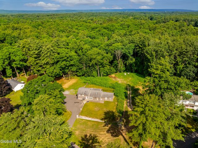 22 Pinewood Road, Guilderland, NY 12084