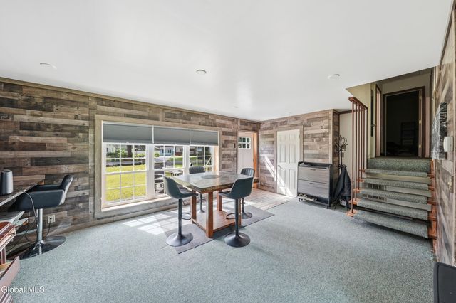22 Pinewood Road, Guilderland, NY 12084