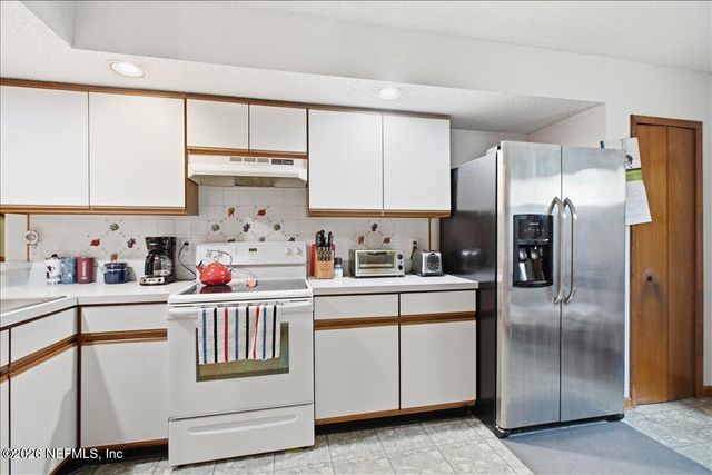 258 AQUARIUS Circle W, Jacksonville, FL 32216