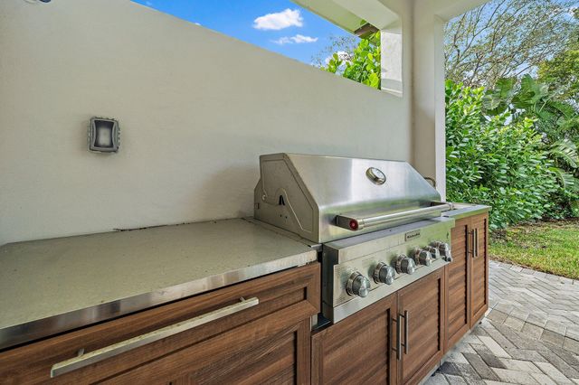 2938 Gin Berry Way, West Palm Beach, FL 33401