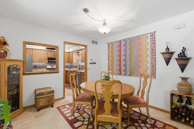 7925 W Oakbrook Circle, Madison, WI 53717