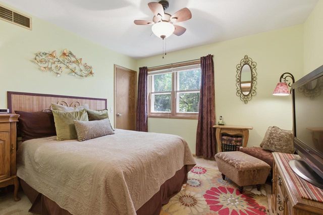 7925 W Oakbrook Circle, Madison, WI 53717