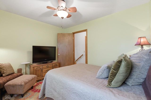 7925 W Oakbrook Circle, Madison, WI 53717