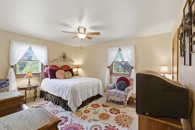 7925 W Oakbrook Circle, Madison, WI 53717
