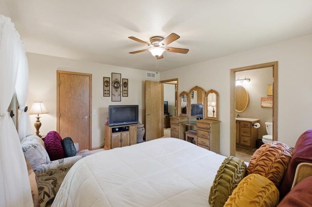 7925 W Oakbrook Circle, Madison, WI 53717