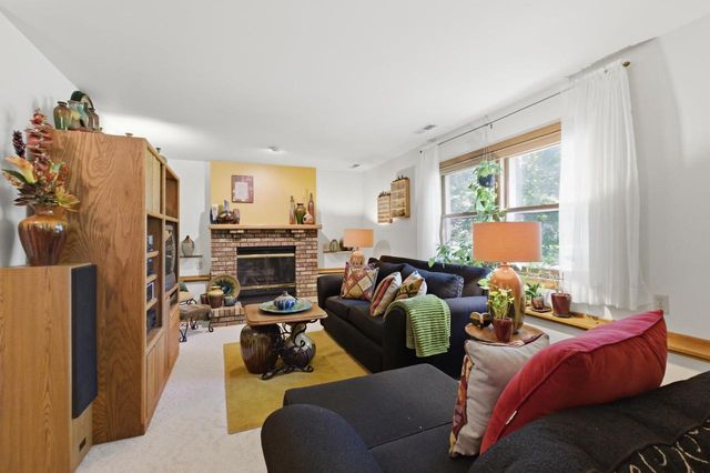 7925 W Oakbrook Circle, Madison, WI 53717