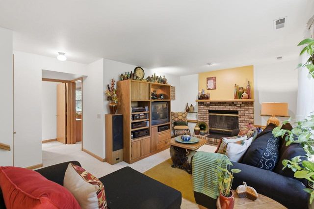 7925 W Oakbrook Circle, Madison, WI 53717