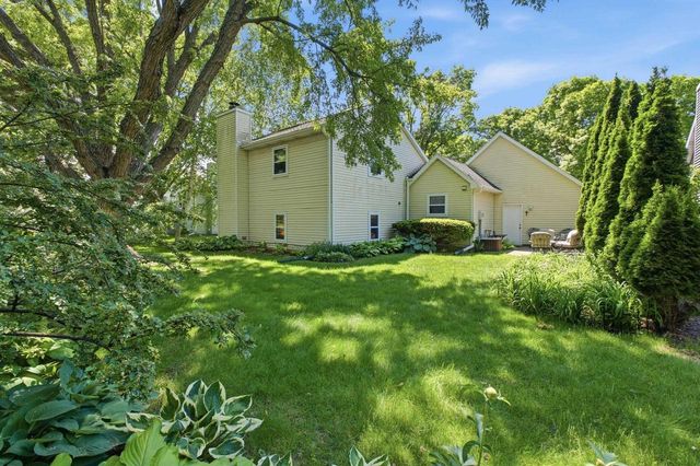 7925 W Oakbrook Circle, Madison, WI 53717