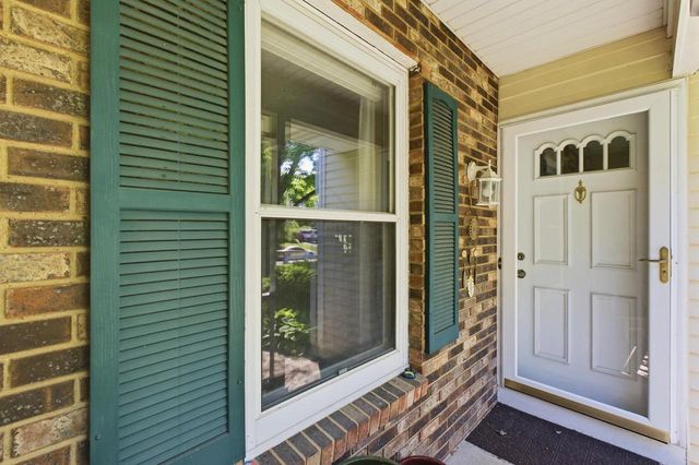 7925 W Oakbrook Circle, Madison, WI 53717