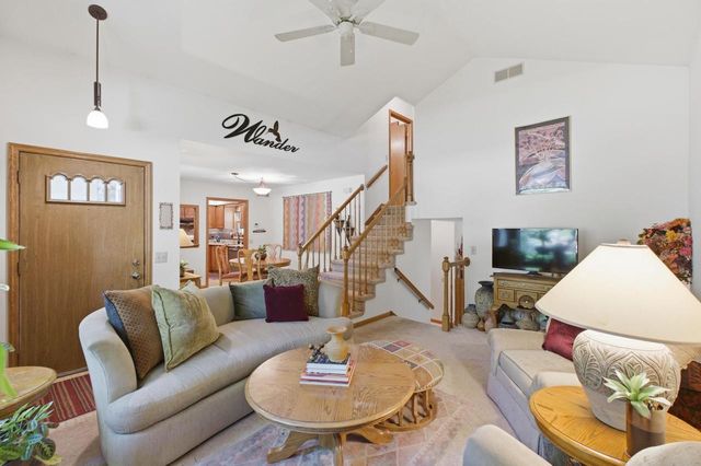 7925 W Oakbrook Circle, Madison, WI 53717