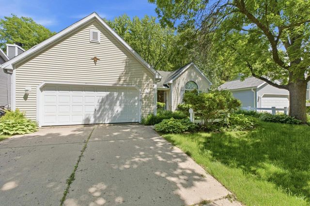 7925 W Oakbrook Circle, Madison, WI 53717