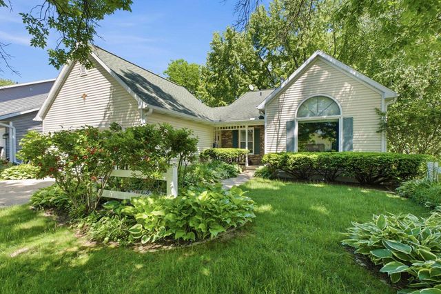 7925 W Oakbrook Circle, Madison, WI 53717