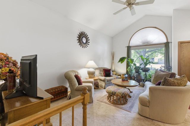 7925 W Oakbrook Circle, Madison, WI 53717