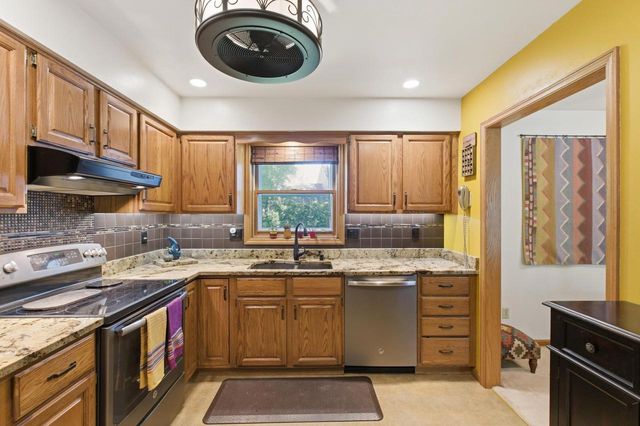 7925 W Oakbrook Circle, Madison, WI 53717