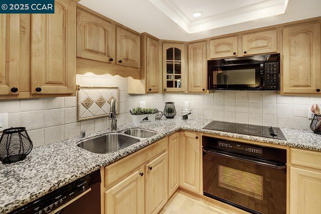 2748 Ptarmigan Dr. 6, Walnut Creek, CA 94595