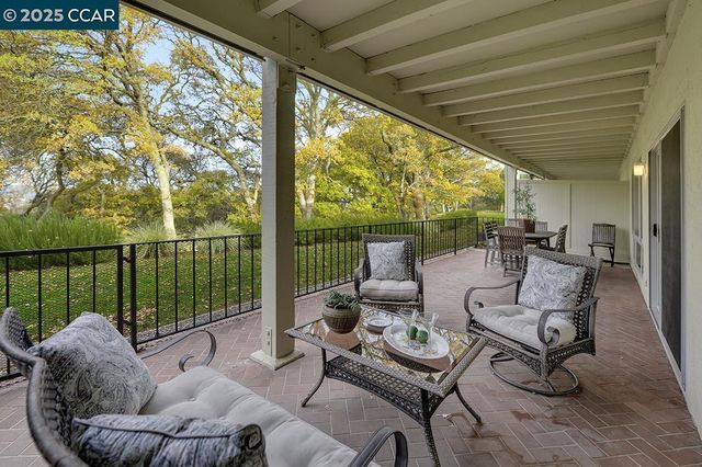 2748 Ptarmigan Dr. 6, Walnut Creek, CA 94595