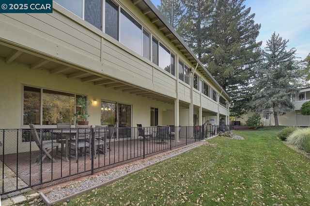 2748 Ptarmigan Dr. 6, Walnut Creek, CA 94595